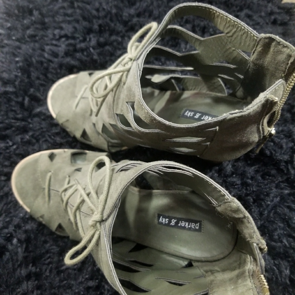 Shoes - Picture 3 of 4